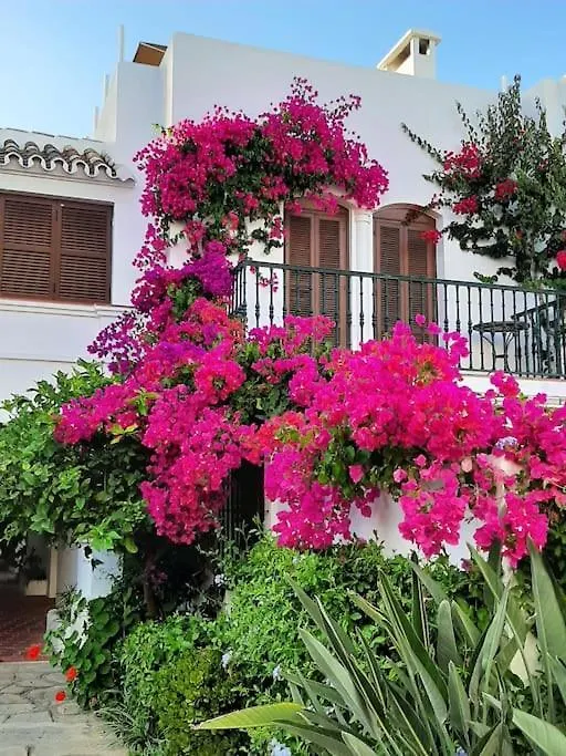 Casa Mercurio Villacana - Right By The Beach Estepona